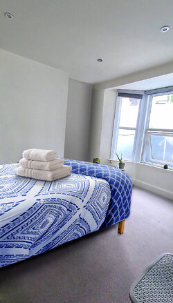 flat bedroom photo.jpg