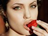 angelina-jolie-strawberry_00.jpg