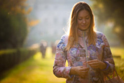 young-sweet-woman-love-outdoor-backlight-emotions-femininity-beautiful-daisy-her-hands-thinkin...jpg