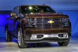 2019-chevrolet-silverado-1500-live-reveal-detroit-2018-003-high-country.jpg